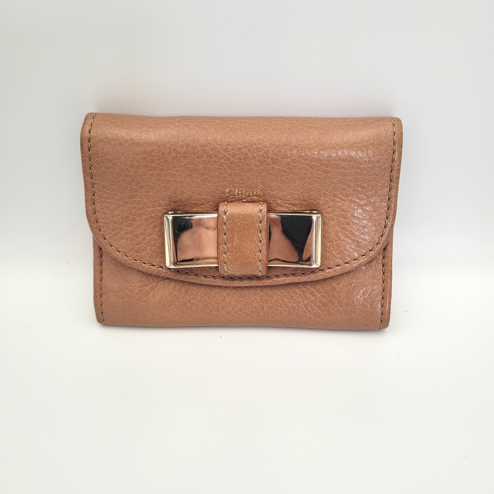 Chloe Lily Bow Card Holder Wallet Tan Pebbled Leather Gold Tone Hardware Italy